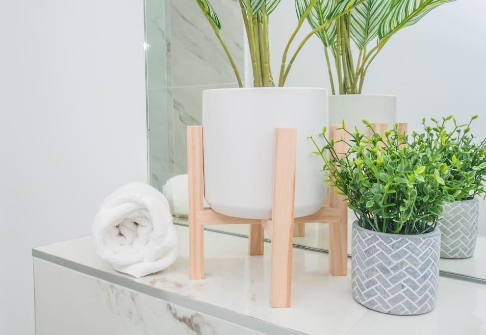 Langston House: 2 Bed, 2 Bath Luxury Apartment Hedgerley Exteriör bild