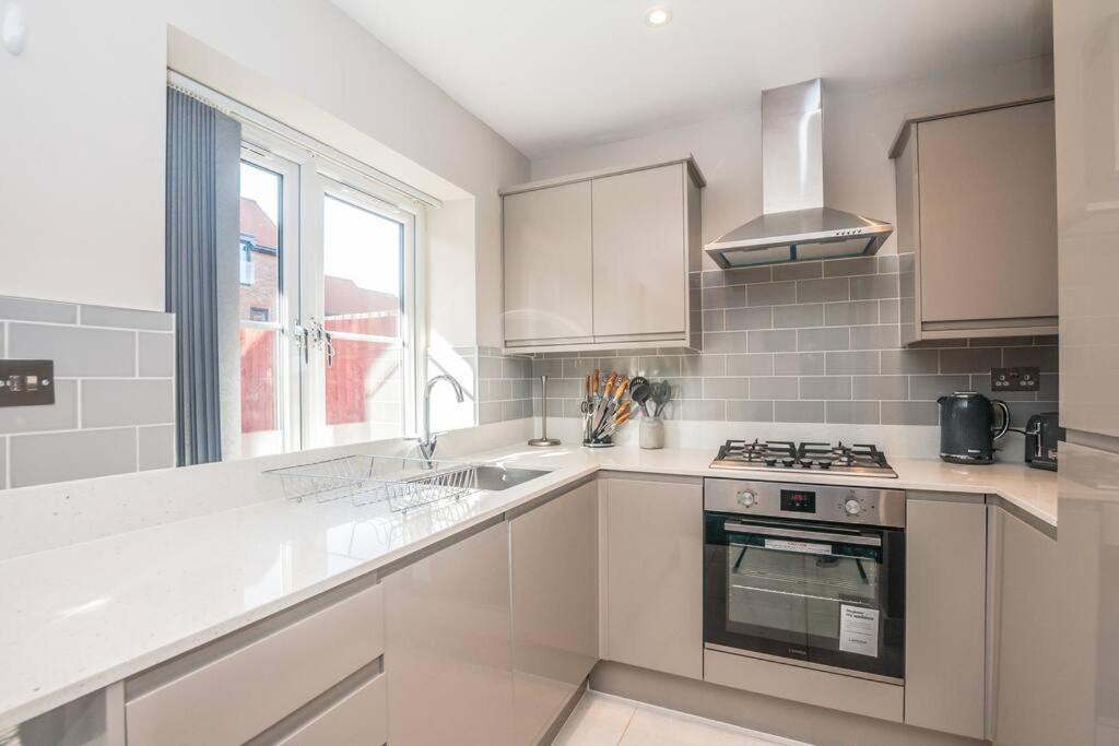 Langston House: 2 Bed, 2 Bath Luxury Apartment Hedgerley Exteriör bild