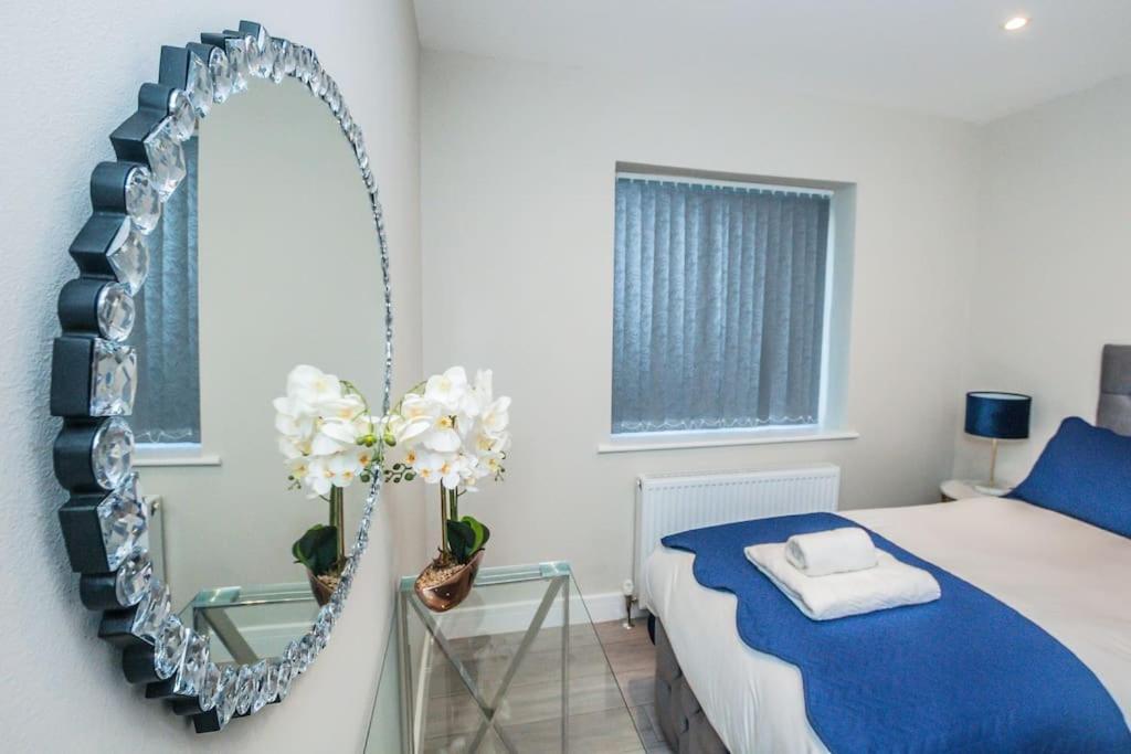 Langston House: 2 Bed, 2 Bath Luxury Apartment Hedgerley Exteriör bild